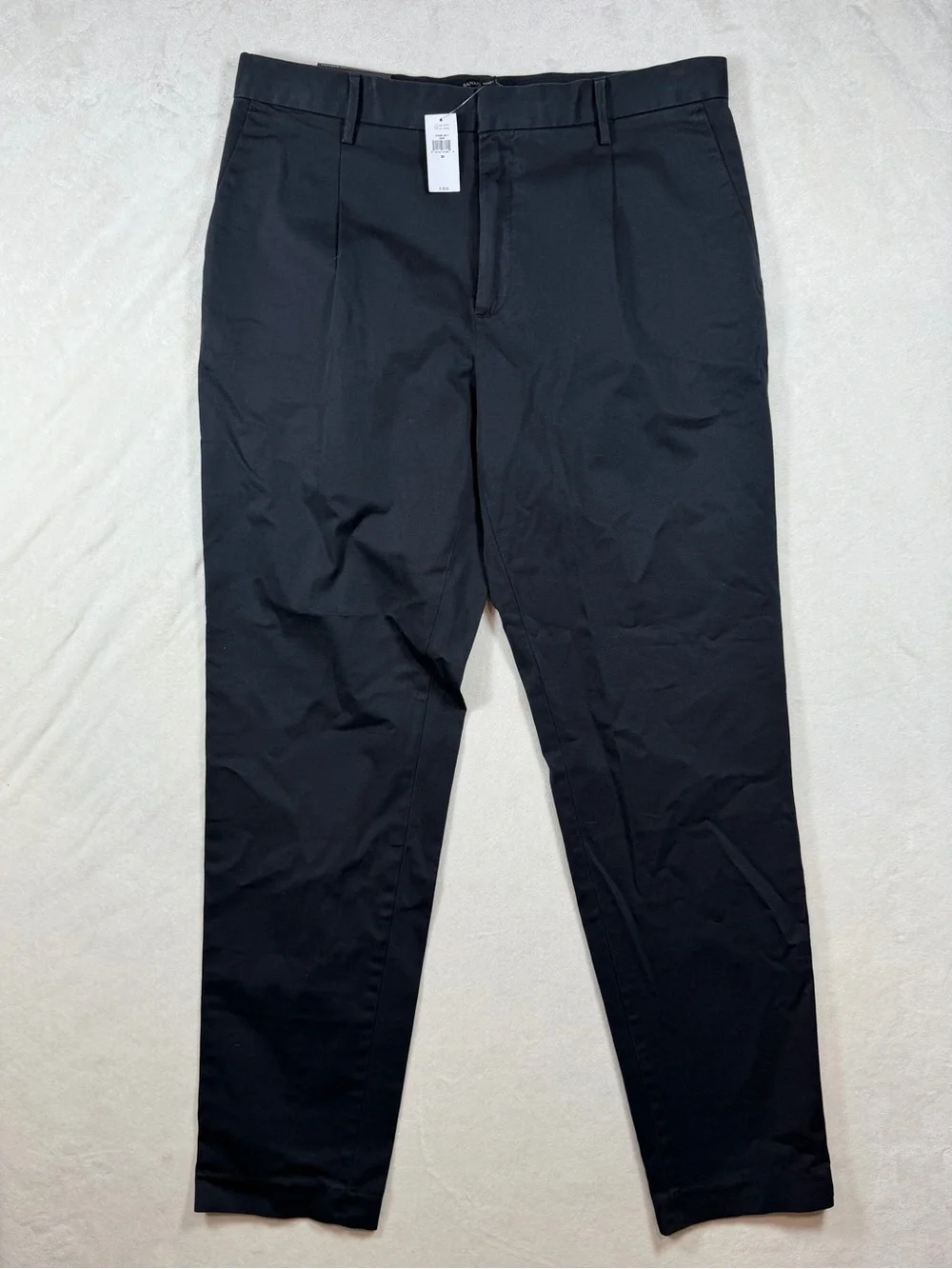 NWT Banana Republic 33W 31L Tapered Fit Men's Classic Black Chinos Pants
